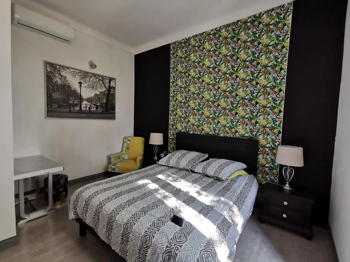 La Maison D Alys Cabannes Apartment